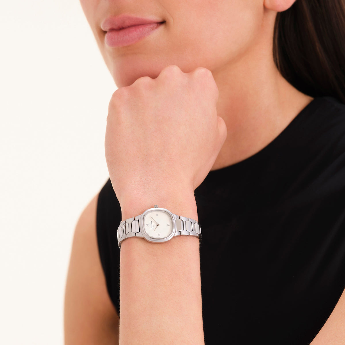 Gaia XS Silver - Engraved leftcolumn