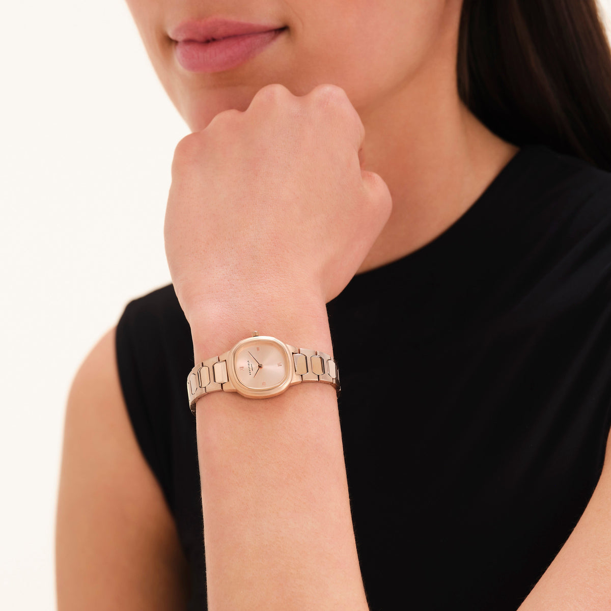 Gaia XS Rose Gold - Engraved leftcolumn